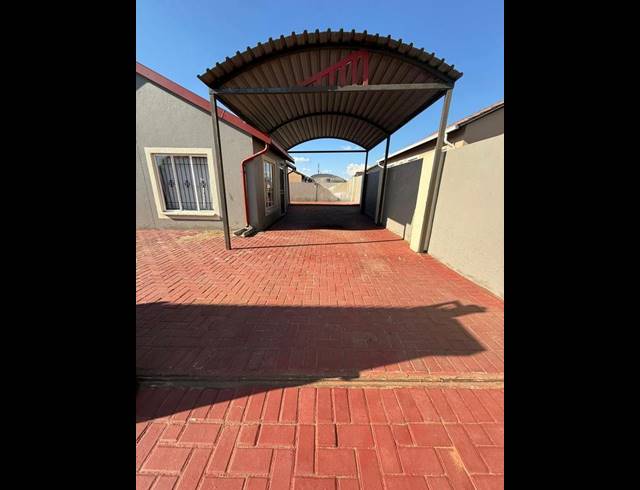 2 BEDROOM HOUSE FOR SALE IN ROSSLYN